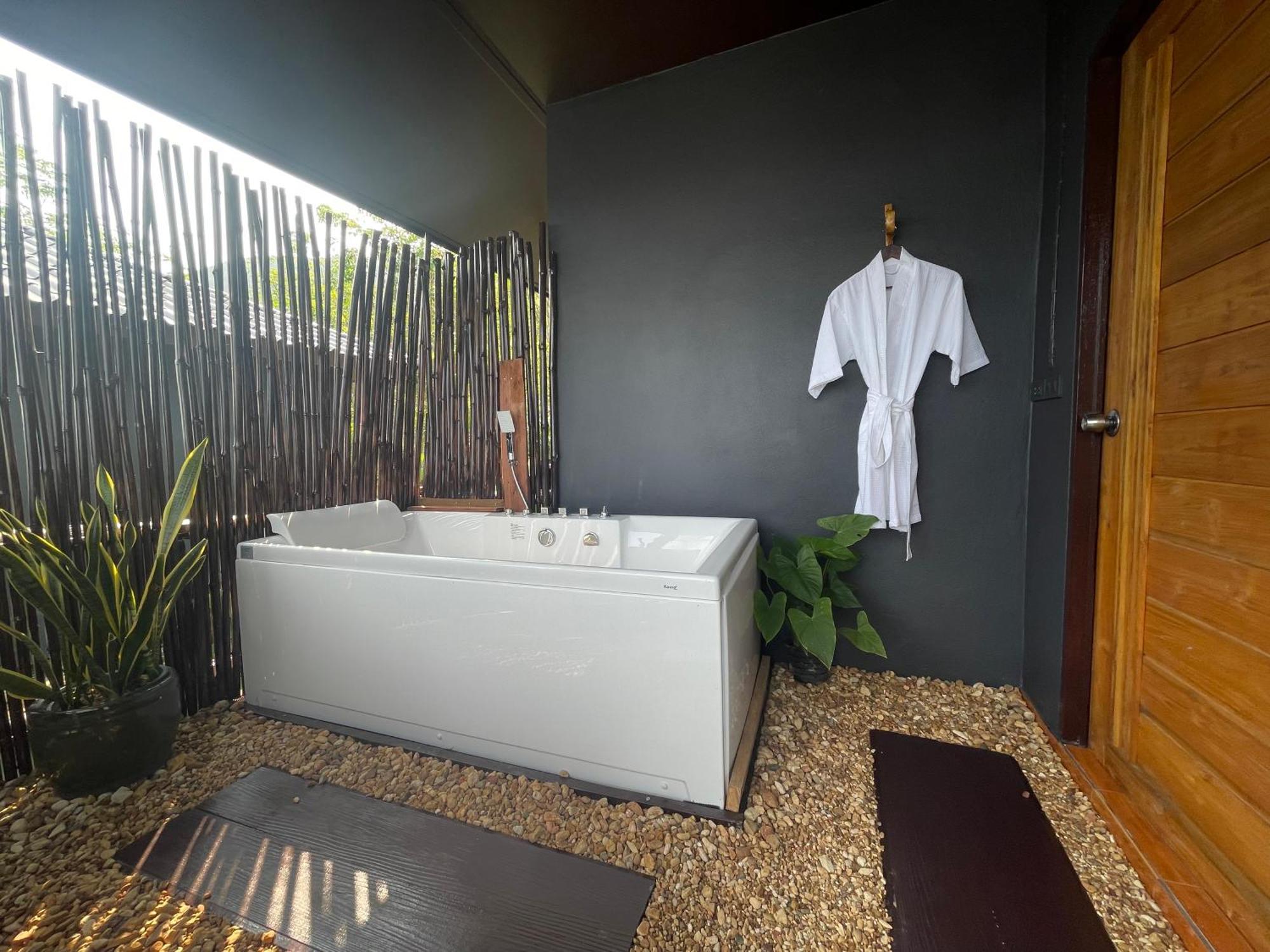 Phu Samut Villa Ban Ba Kan Pa Exterior photo
